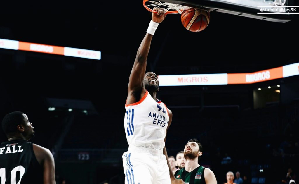 Anadolu Efes Farkla Kazandı